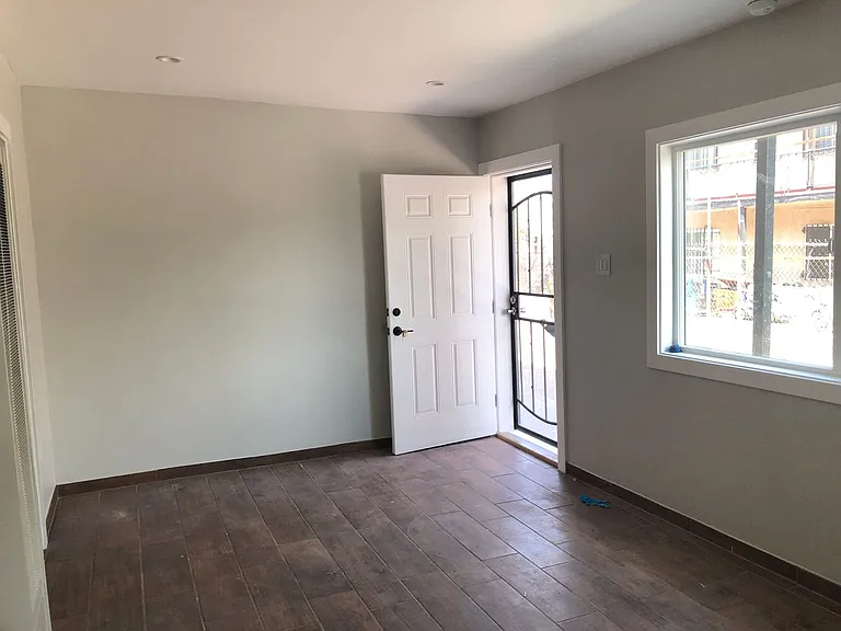 11818 S Main St — Photo 11