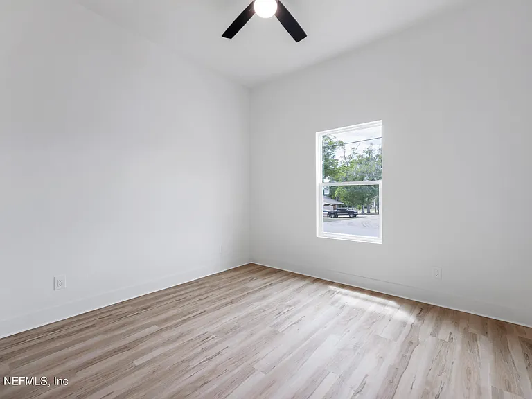 7465 Donald St — Photo 23