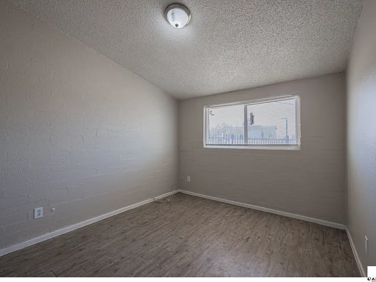 2139 W Devonshire Ave #4 — Photo 12
