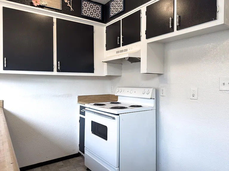 Evergreen Park Apartments — Photo 16