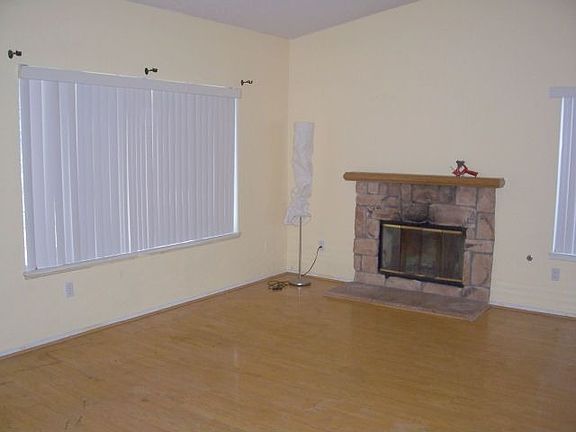 fireplace & vaulted ceilings too