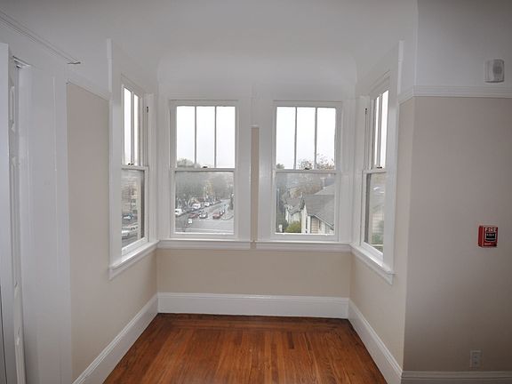 3rd image of 610 Webster St APT 8