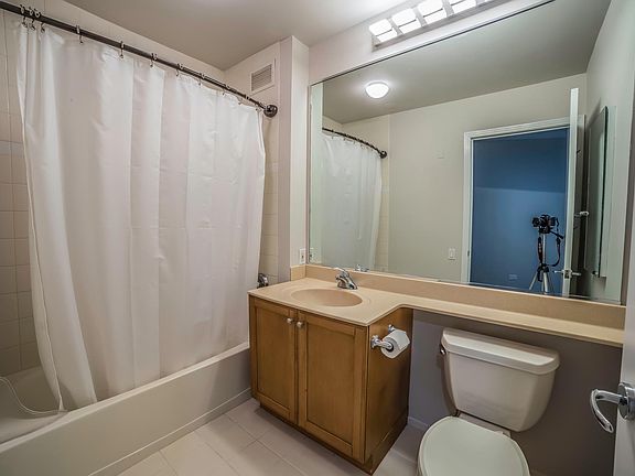 4th image of 400 N Lasalle St APT 904