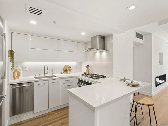 5th image of 500 W Harbor Dr Unit 107