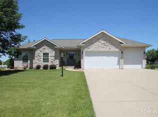 409 Windsor Dr, Metamora, IL