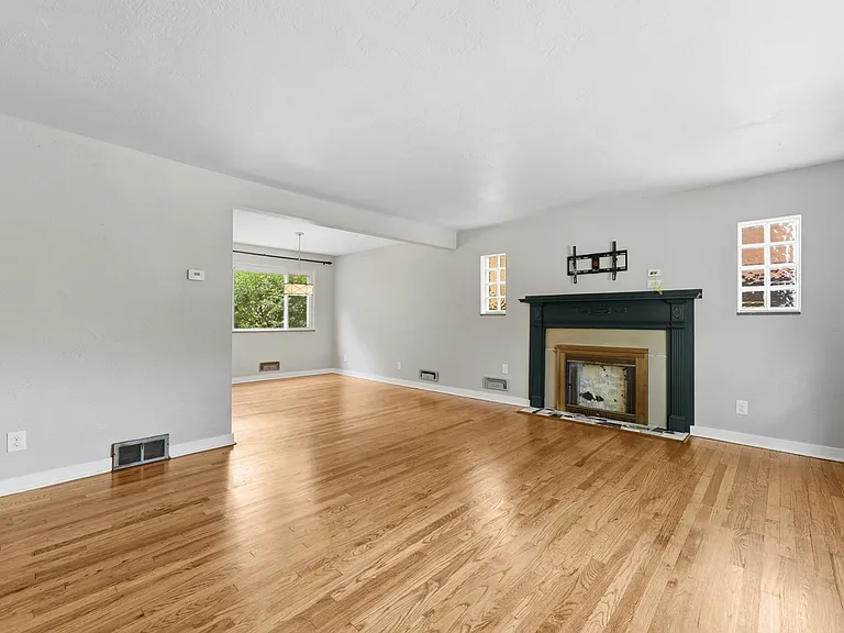 1419 Hawthorne St — Photo 2