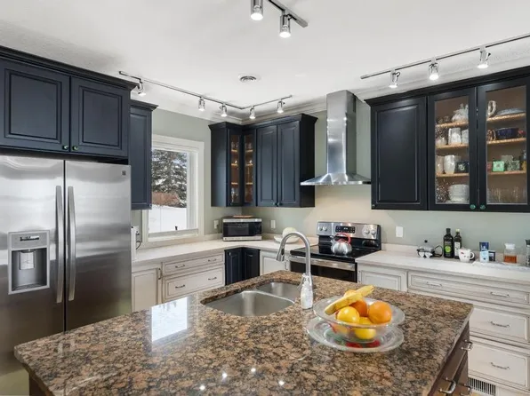 810 Harbor Watch Dr #102, Petoskey, MI 49770