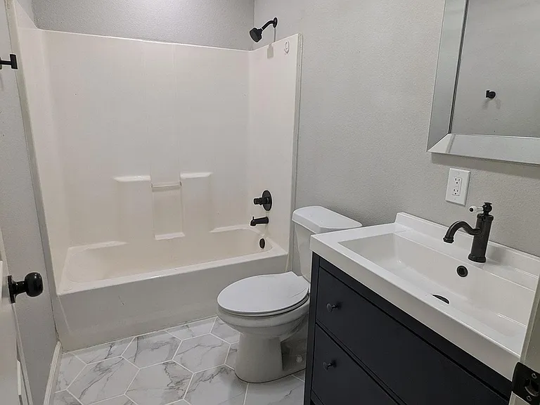 114 Scofield Ave #111 — Photo 2