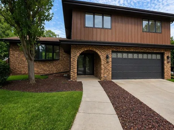 725 Birchwood Rd, Frankfort, IL 60423