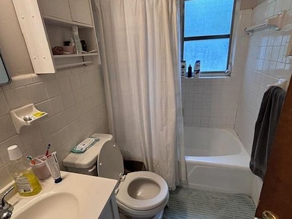 4th image of 810/812 E College Ave