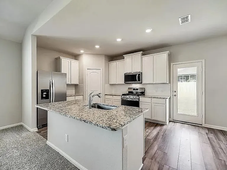 2013 Yarborough Dr — Photo 5