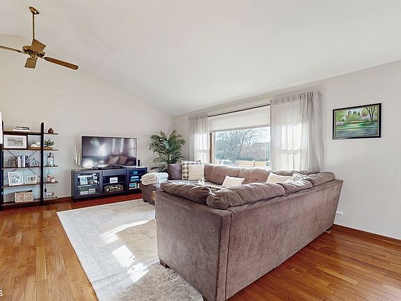 4th image of 871 E Lawrence Ave