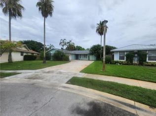 1171 Gloucester Ct, Wellington, FL 33414