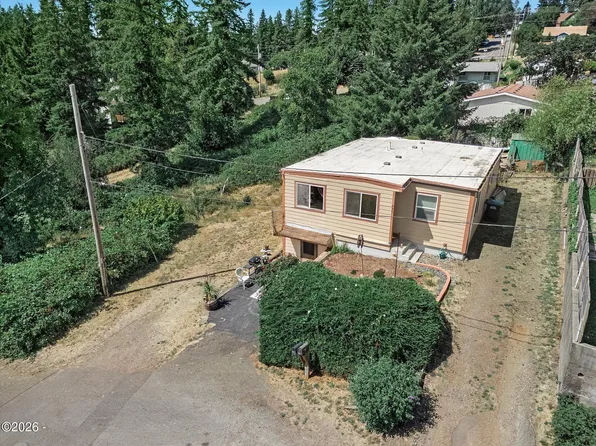 646 SE 8th St, Toledo, OR 97391