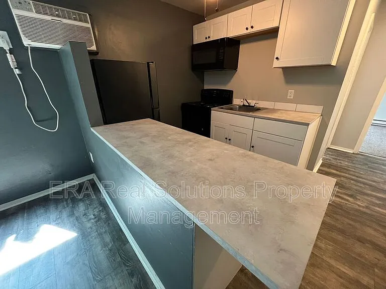745 Oak St #4 — Photo 12