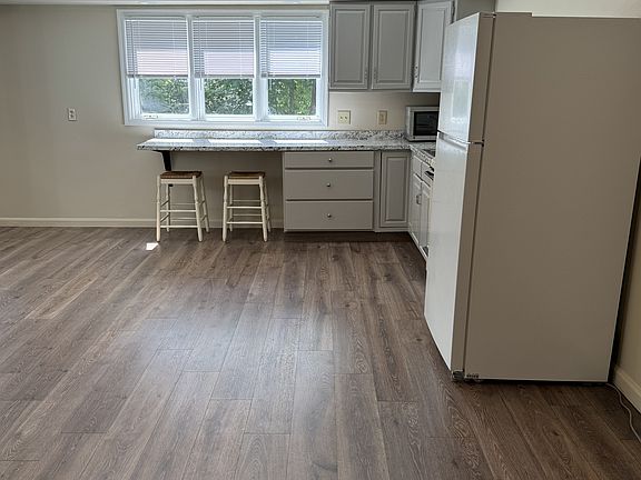 3rd image of 505 Glen St #3