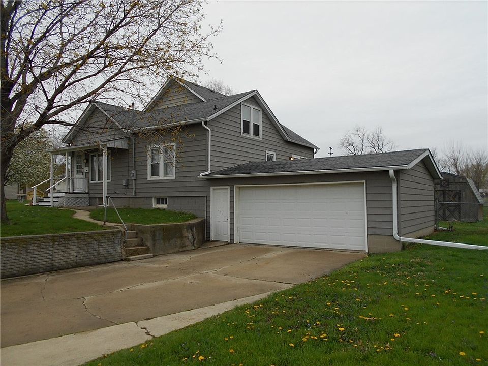 1st image of 706 N 6th Ave E