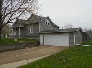 706 N 6th Ave E, Newton, IA 50208