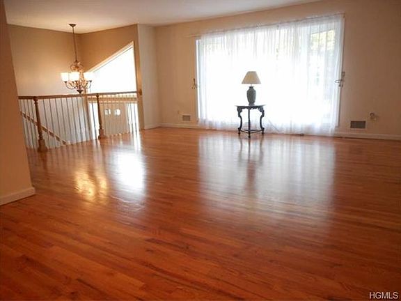 4th image of 256 Center St