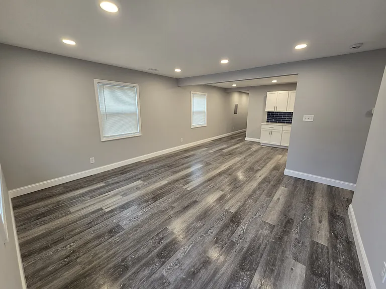 4333 Lincoln St — Photo 2