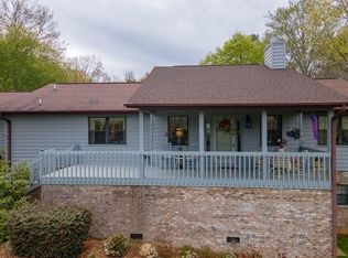 99 Mountain Cir, Franklin, NC 28734