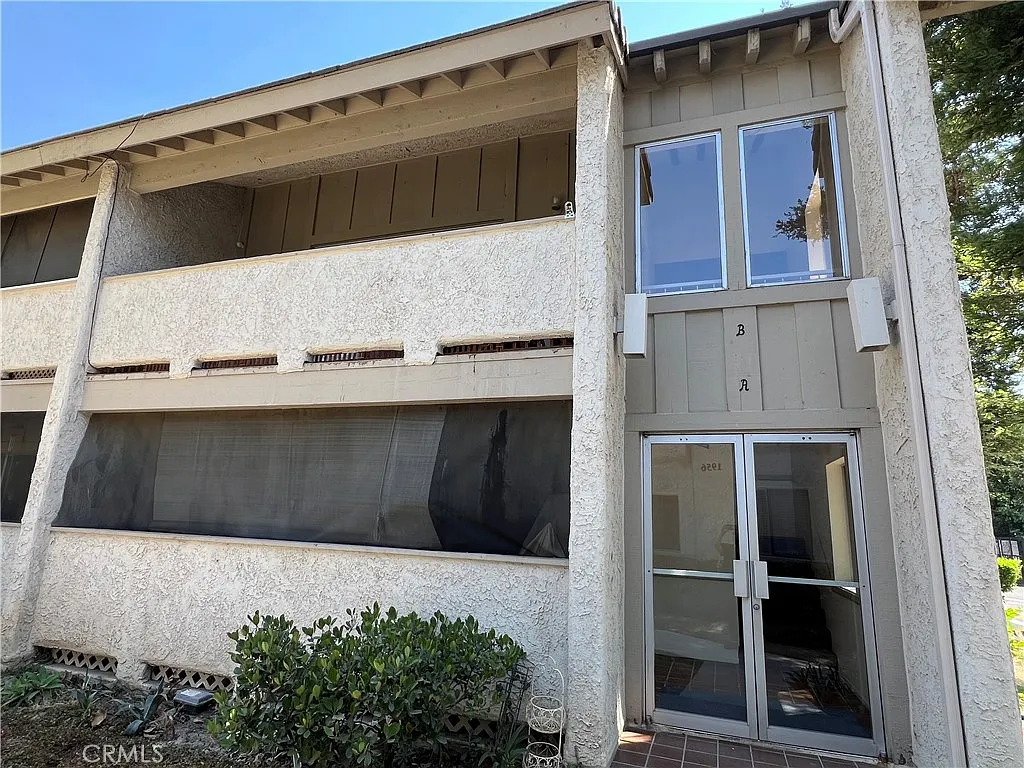 2 bed, 879 sqft, $2,380 — Photo 2