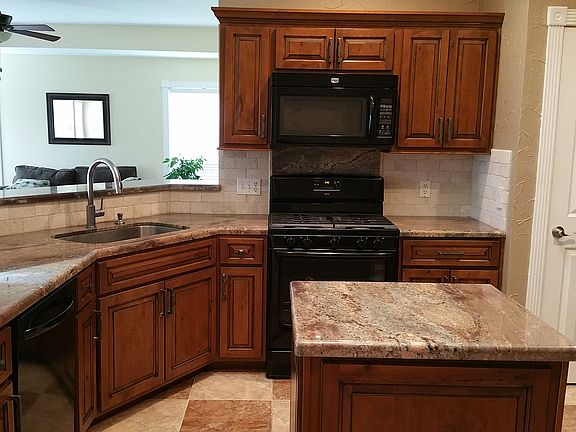 4th image of 4915 Linden Pl