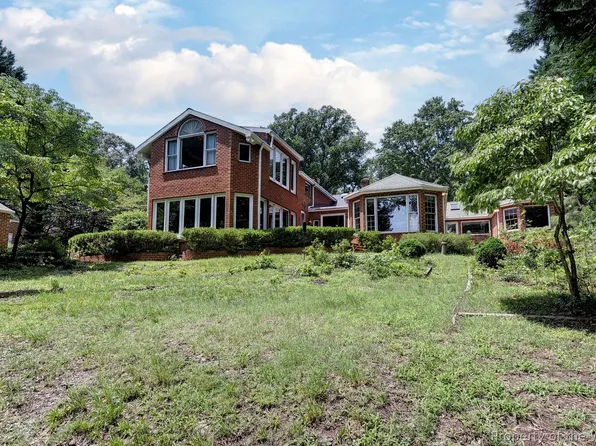 169 W Queens Dr, Williamsburg, VA 23185
