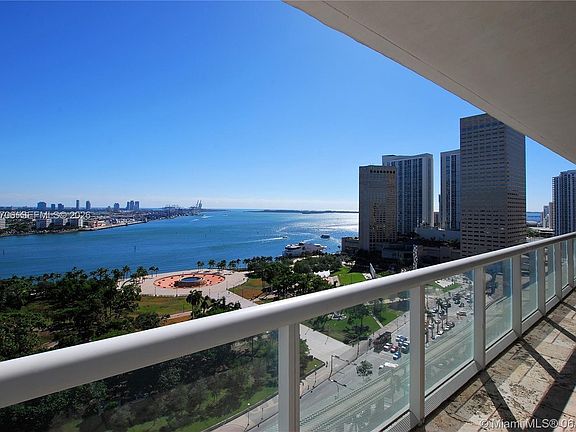 3rd image of 50 Biscayne Blvd APT 2810