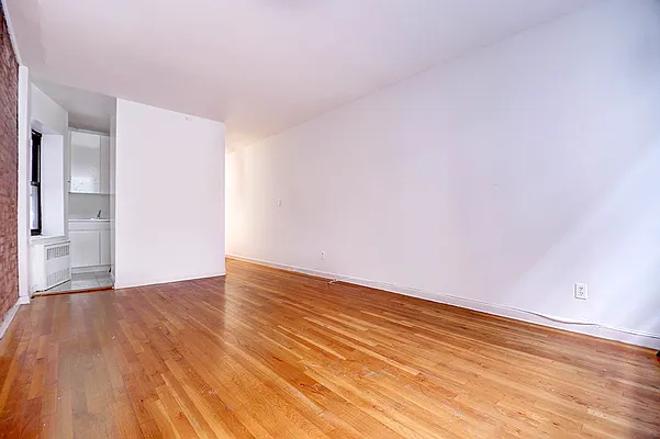 Rented by Urbane Brokerage | media 9