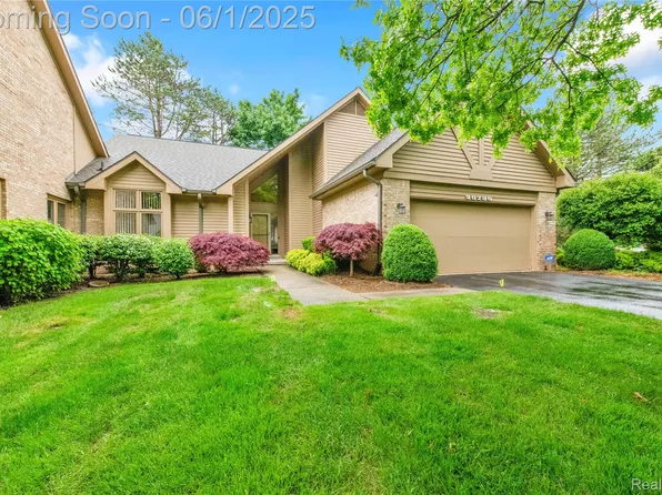 29739 Nova Woods Dr #32, Farmington, MI 48331