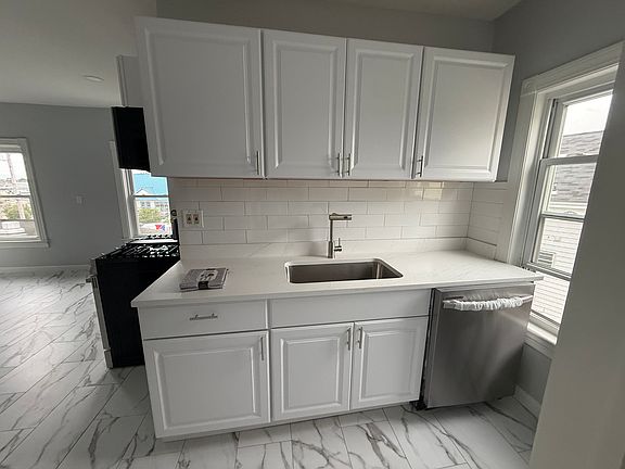4th image of 8 Magnolia St Floor 3