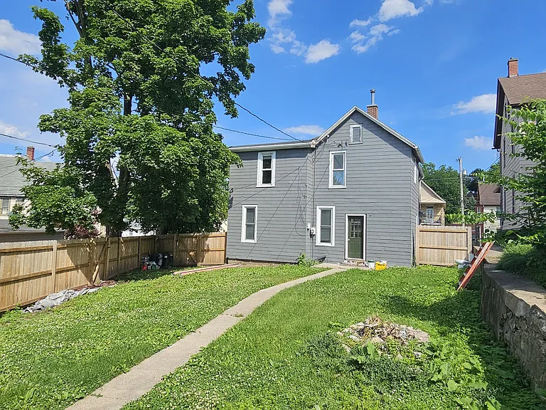 425 Hill St — Photo 4