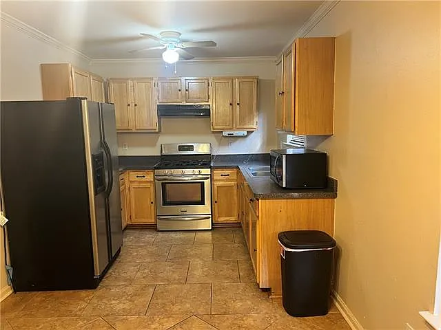 1226 Port St — Photo 3