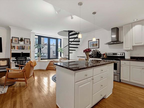 3rd image of 2100 N Lincoln Park W APT 3FN