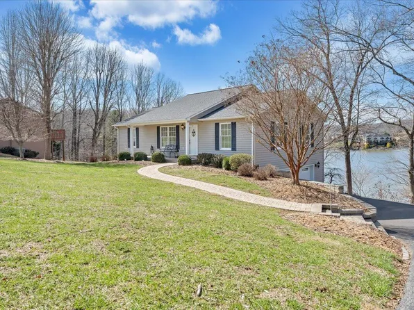 319 Indian Pointe Dr, Hardy, VA 24101