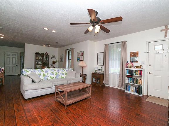 4th image of 351 Freeport Dr
