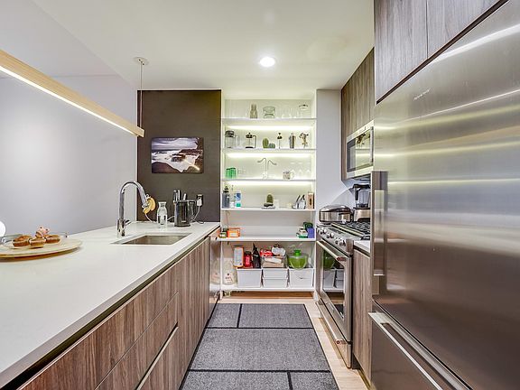 4th image of 160 1st St #610