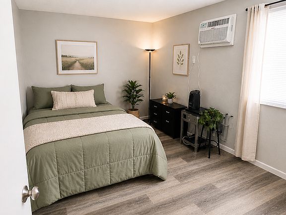 5th image of 2400 Northwestern Ave #0526c6220