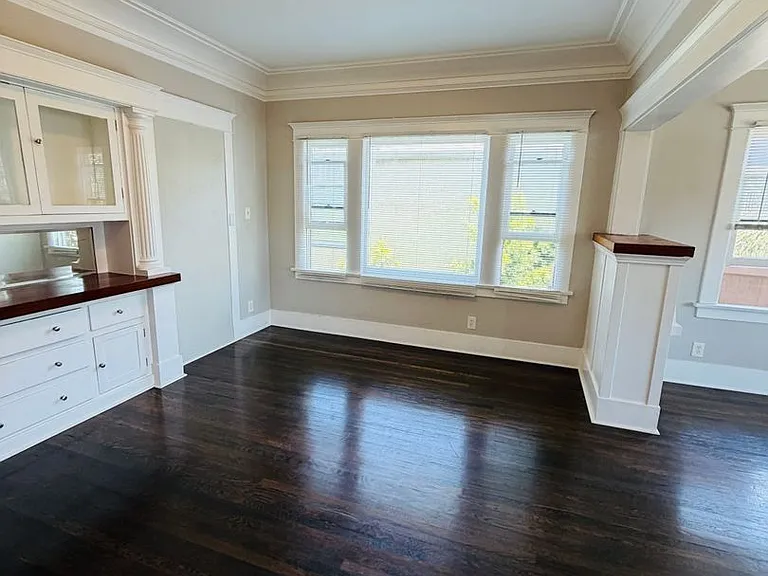 425 W 4th St — Photo 3