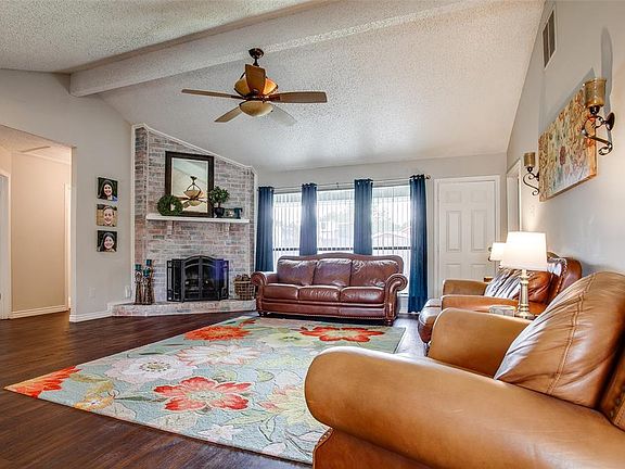 4th image of 1705 Windsor Dr
