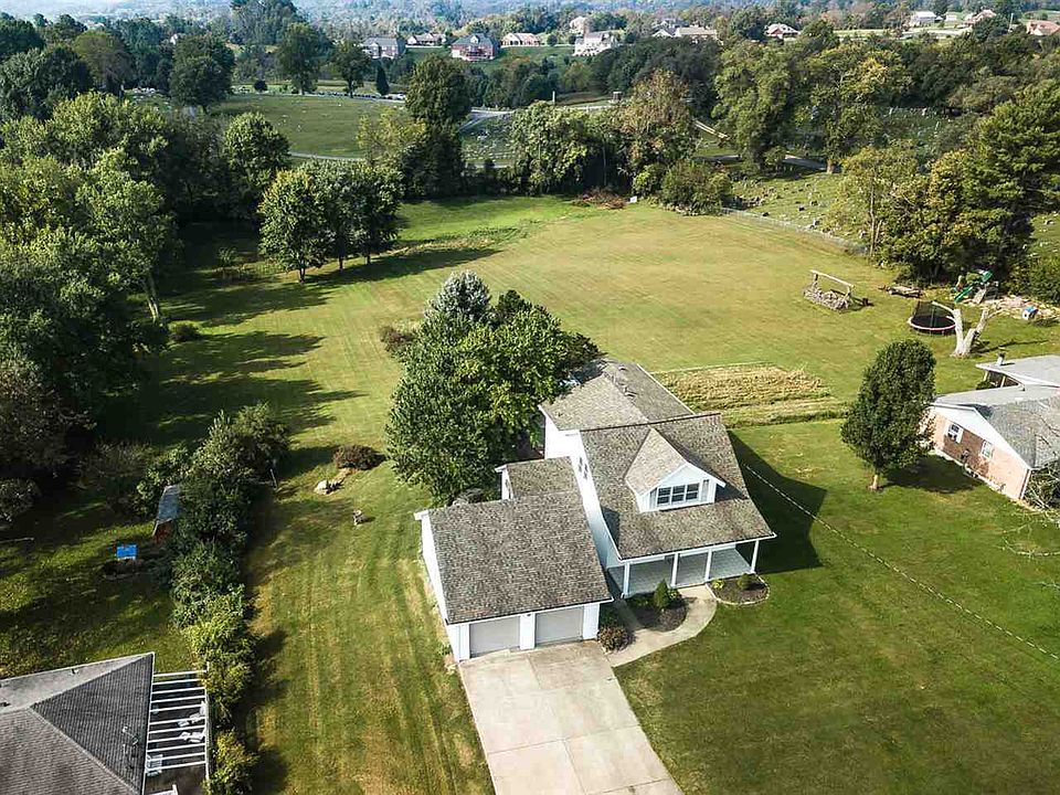 1st image of 17 Spillman Dr