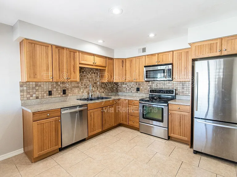 8050 E Clarendon Ave — Photo 6