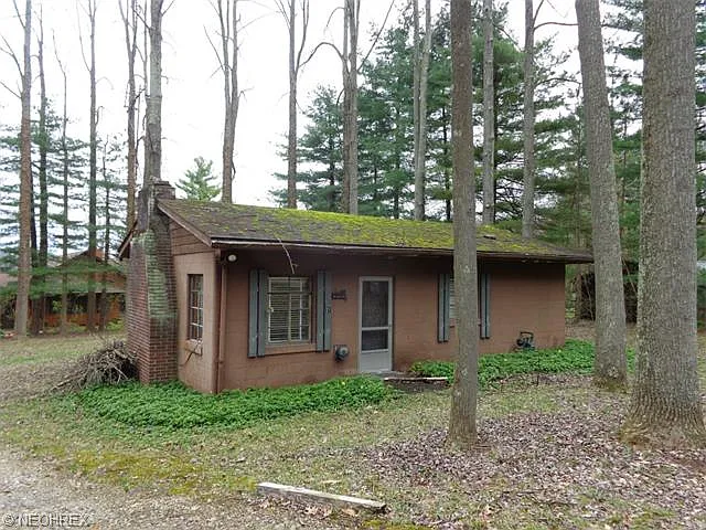 9209 Lakewood Dr NE photo 1