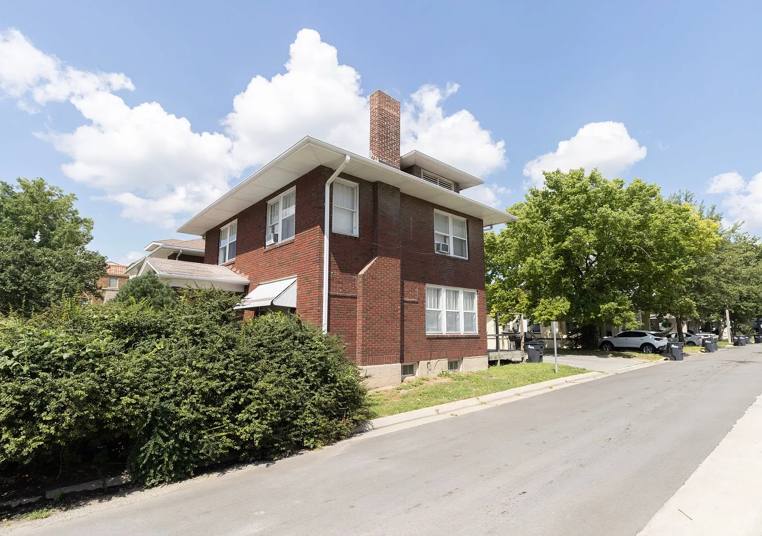 Spacious 4BR Historic Home Near Downtown & Mizzou — Photo 3