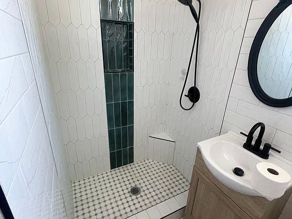 4th image of 16567 1/2 W Arrow Blvd