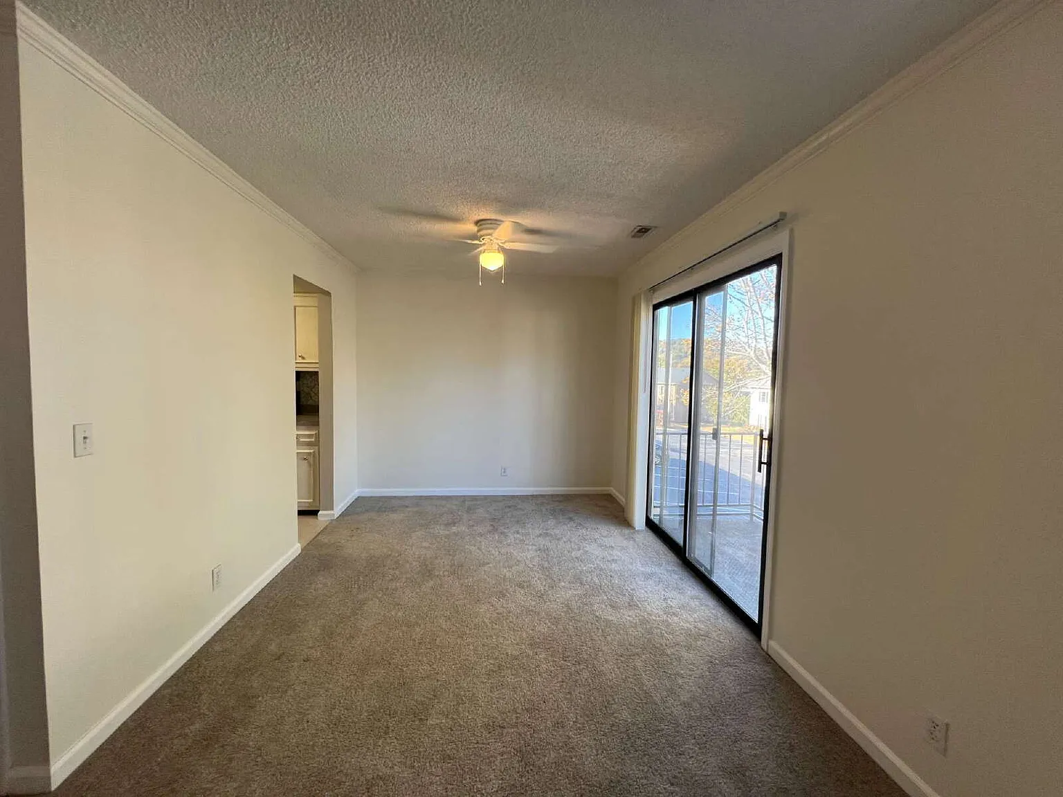 2 bed, 1.5 bath, 990 sqft, $1,800 — Photo 4