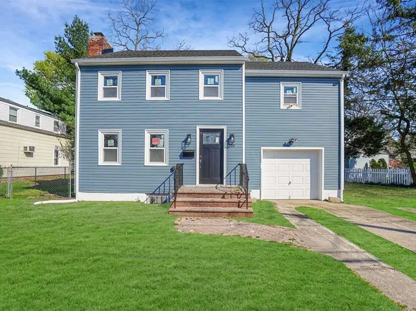 200 Rocklyn Avenue, Lynbrook, NY 11563