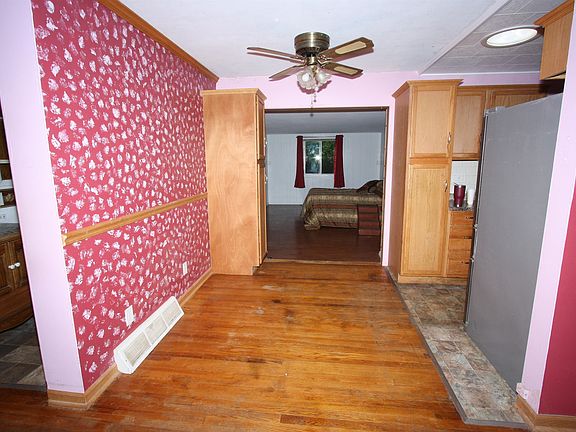 5th image of 1410 E Maple Beach Dr