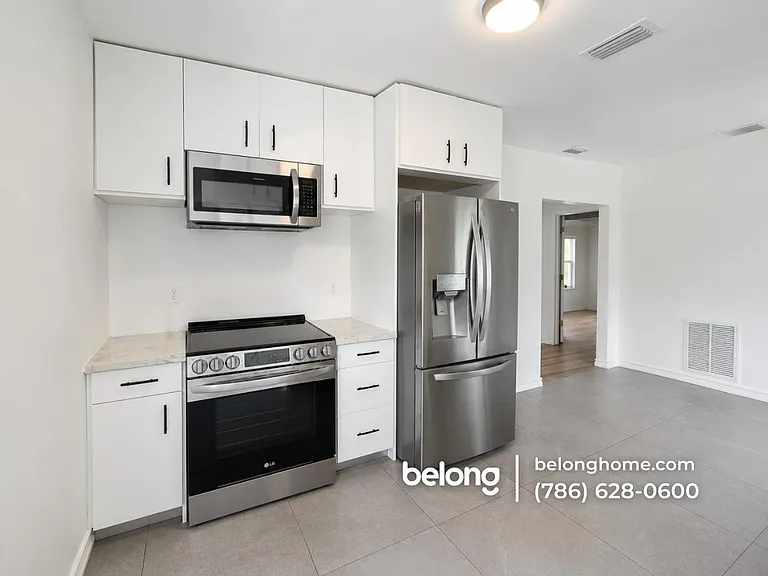 1504 Funston St — Photo 3